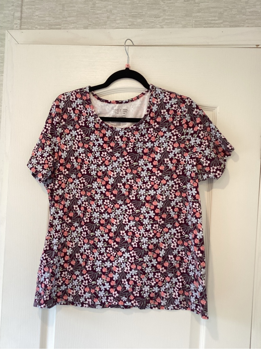 Time and Tru Pink & White Floral Short Sleeve Crewneck Top EUC